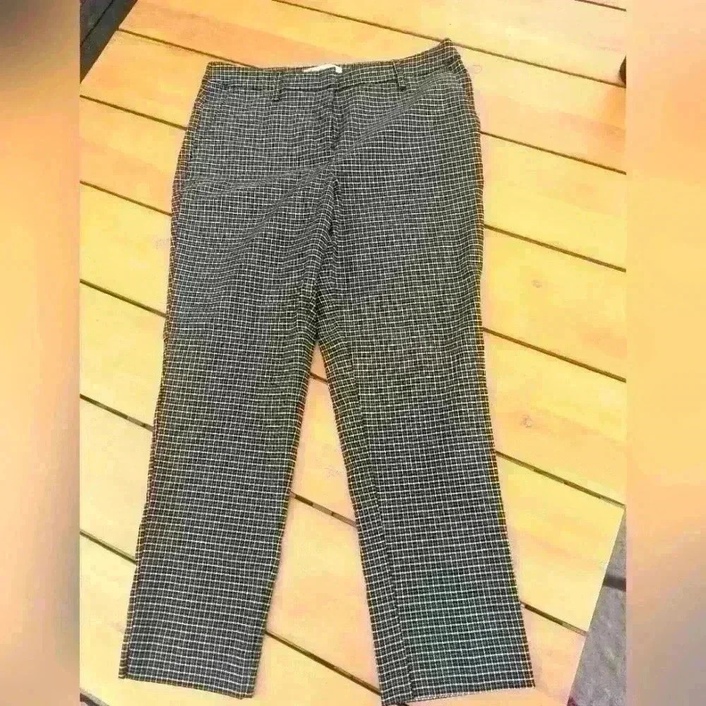 Cleo Petite Capris BNWOT - size 10
